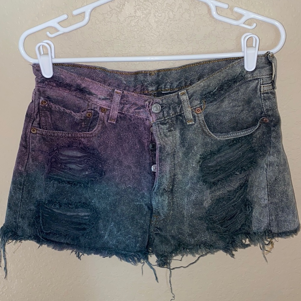 Levi’s black purple washed jean short